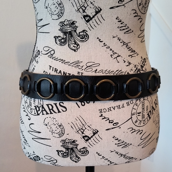 Elegant Black Leather Belt With Solid Brass Rings. Size Medium. Great Quality - Picture 3 of 6